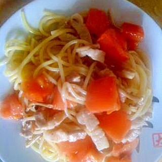 フライパン１つで作る生トマトパスタ